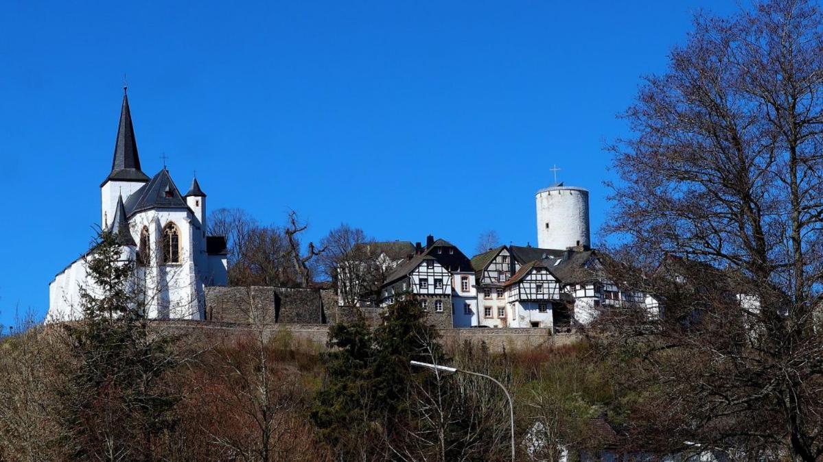 Ferienhaus Hescheld With Private Jacuzzi Hellenthal Kültér fotó